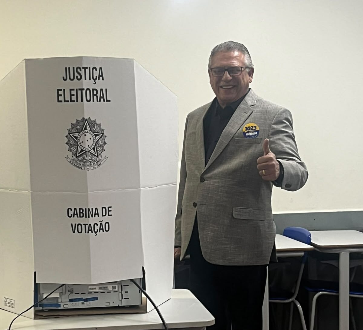 Jornal Ilustrado - Candidato a deputado federal Bonin vota logo cedo no CEPPAT