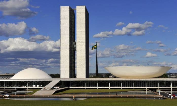 Jornal Ilustrado - Confira os 30 deputados federais eleitos no Paraná