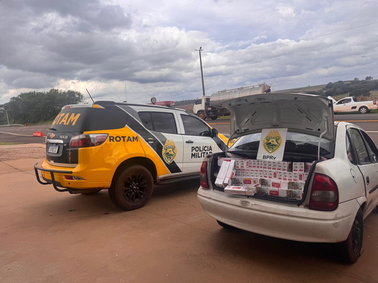 Fuga de 15 km na PR-323 termina com apreensão cigarros contrabandeados em Perobal