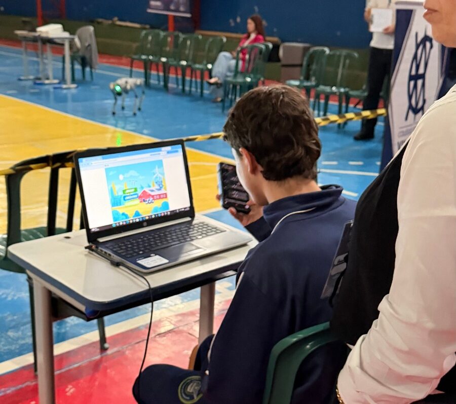 CROPE reúne 230 estudantes em campeonato de Robótica e Programação em Umuarama