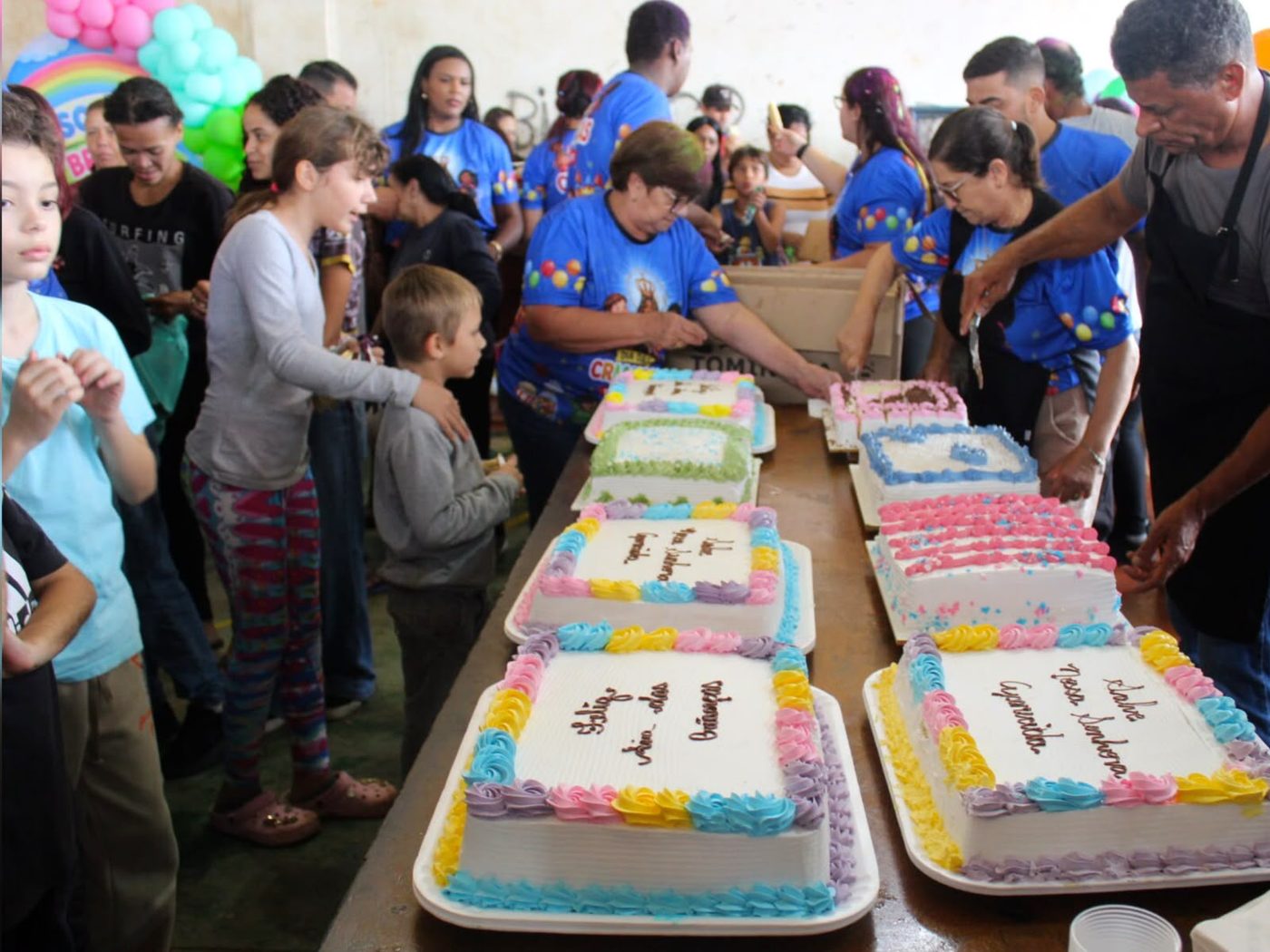 Jornal Ilustrado - Festa do Dia das Crianças reúne famílias e voluntários no Parque Industrial, em Umuarama