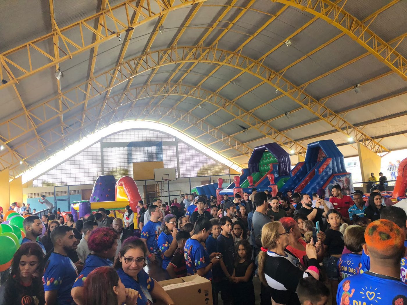 Jornal Ilustrado - Festa do Dia das Crianças reúne famílias e voluntários no Parque Industrial, em Umuarama