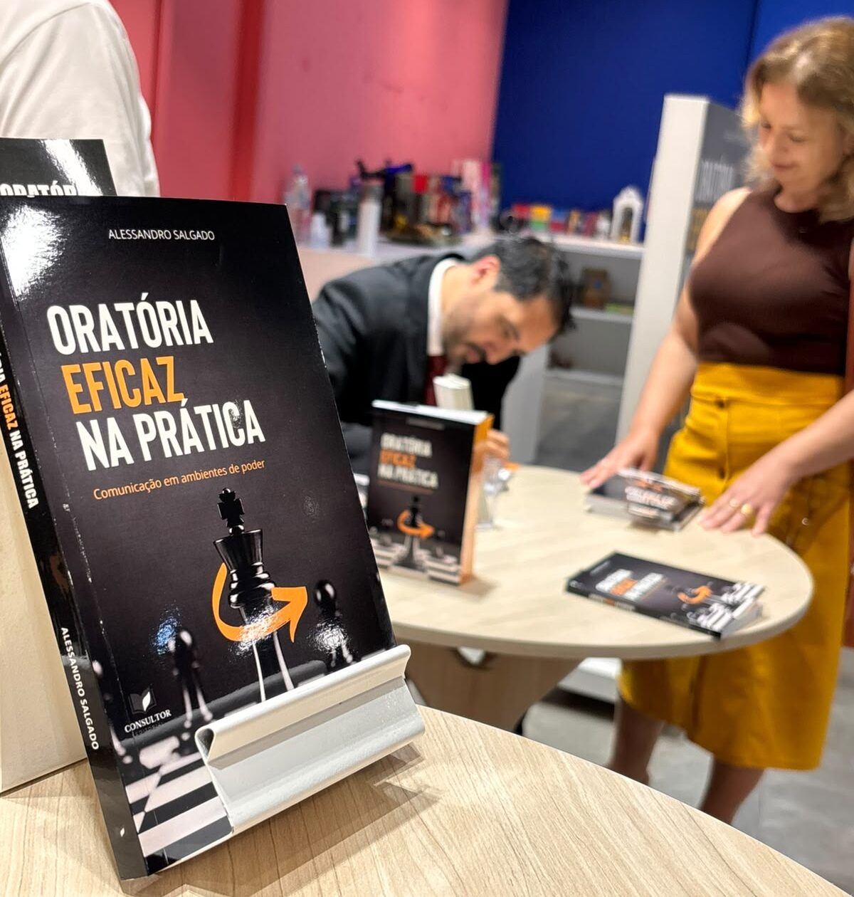Jornal Ilustrado - O grande jornal do Noroeste do Paraná Jornal Ilustrado - Lançamento do livro “Oratória Eficaz na Prática”, atrai recorde de público em Umuarama