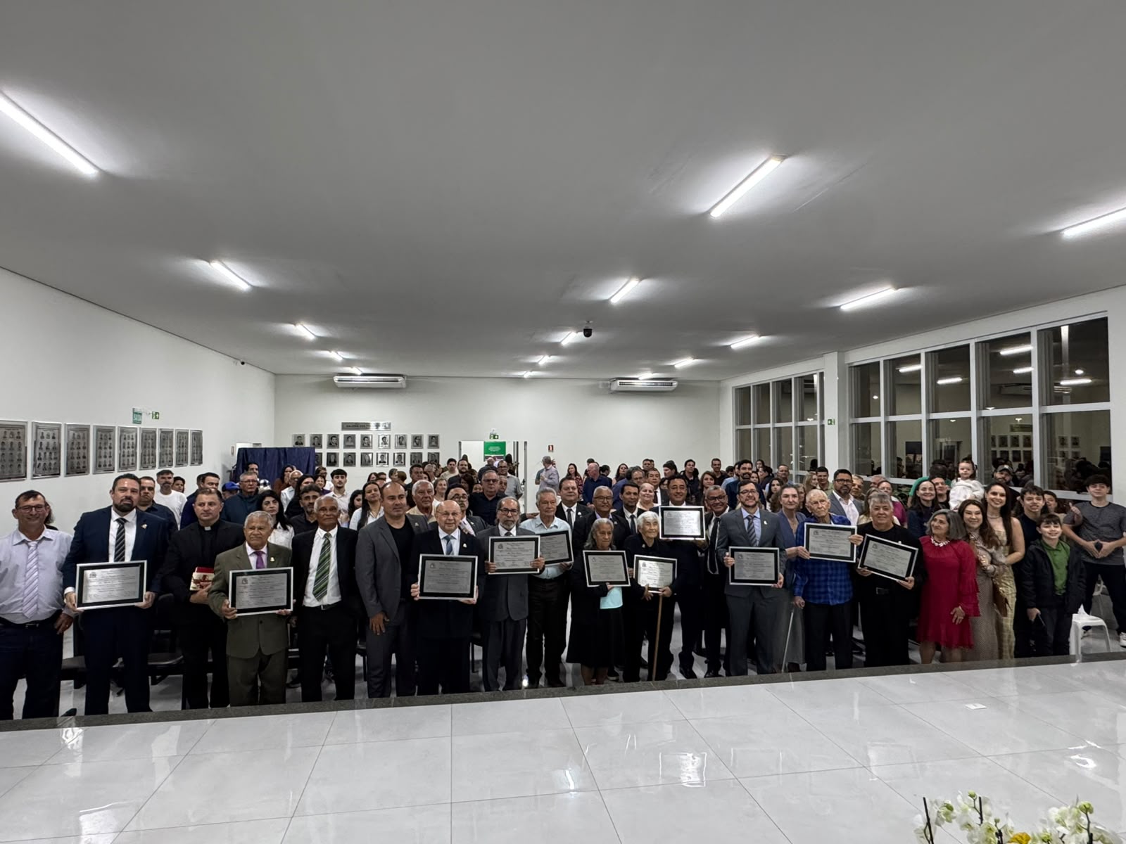 Jornal Ilustrado - Jornalista Ilídio Coelho Sobrinho recebe o Título de Cidadão Honorário de Pérola