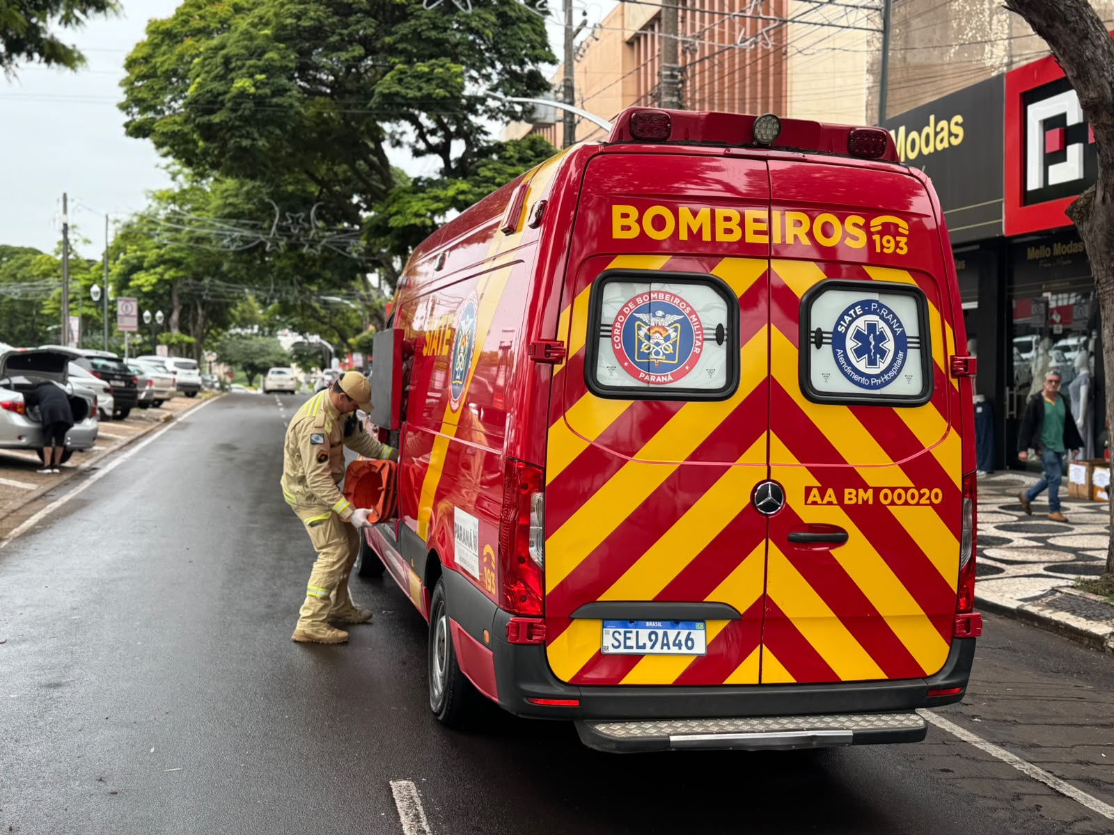Jornal Ilustrado - Idosa bate a cabeça no para-brisa em colisão no centro de Umuarama