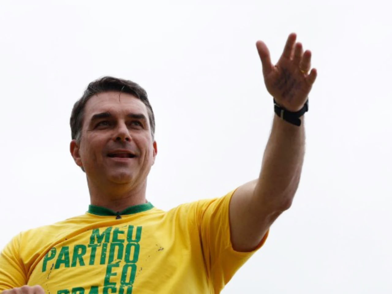 Jornal Ilustrado - Flávio Bolsonaro recebe 69,01% dos votos válidos na 89ª Zona Eleitoral de Umuarama
