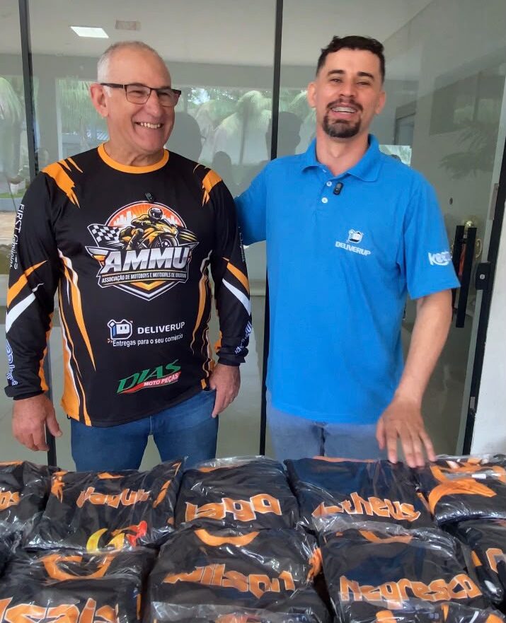 Jornal Ilustrado - Associação de motoboys promove evento de integração e distribui camisetas para entregadores em Umuarama