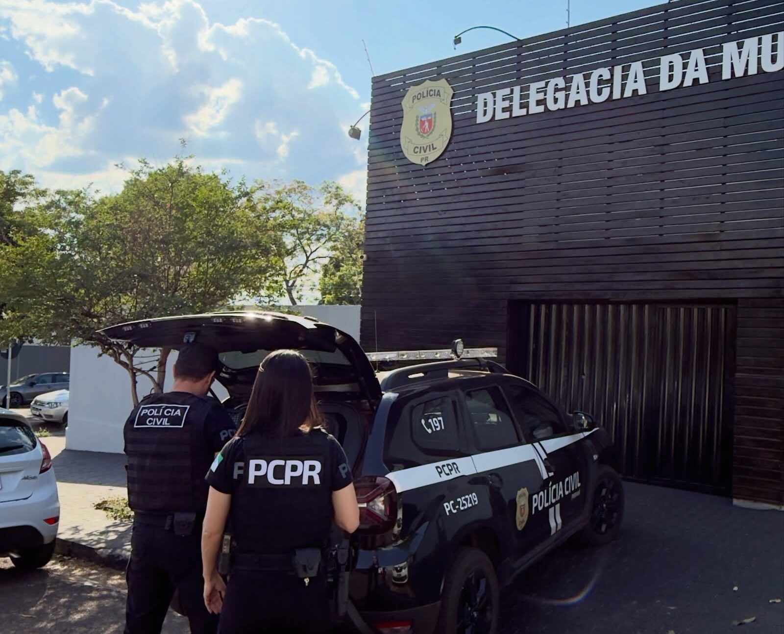 Mulher inicia novo namoro 1 ano após término e é perseguida pelo ex em Perobal
