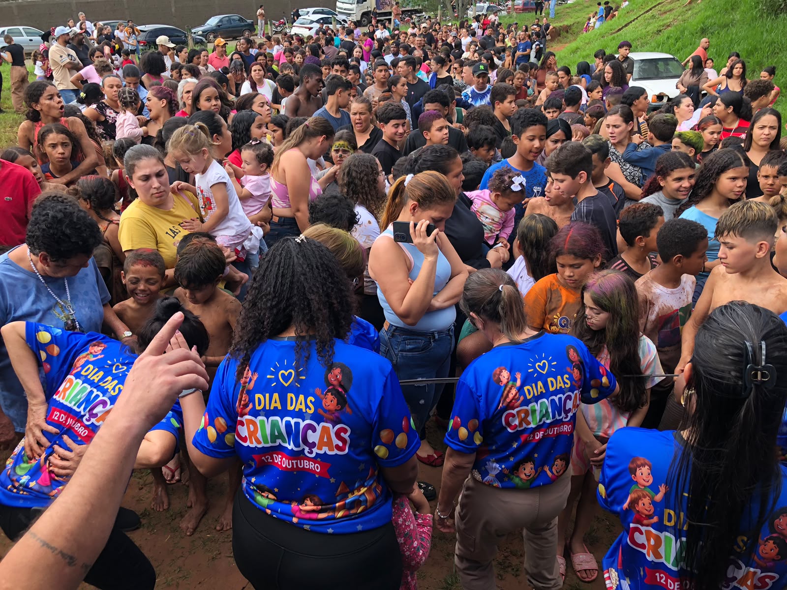 Festa do Dia das Crianças reúne famílias e voluntários no Parque Industrial, em Umuarama