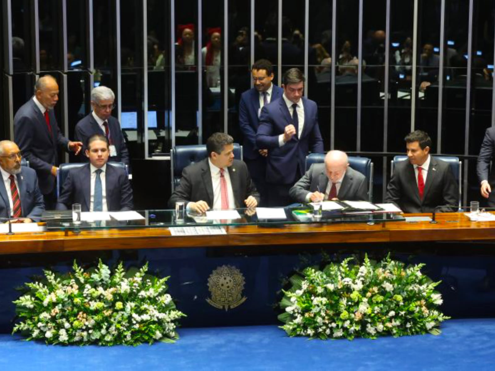 Congresso promulga emenda do fim da 6×1; escala 5×2 começa em 60 dias