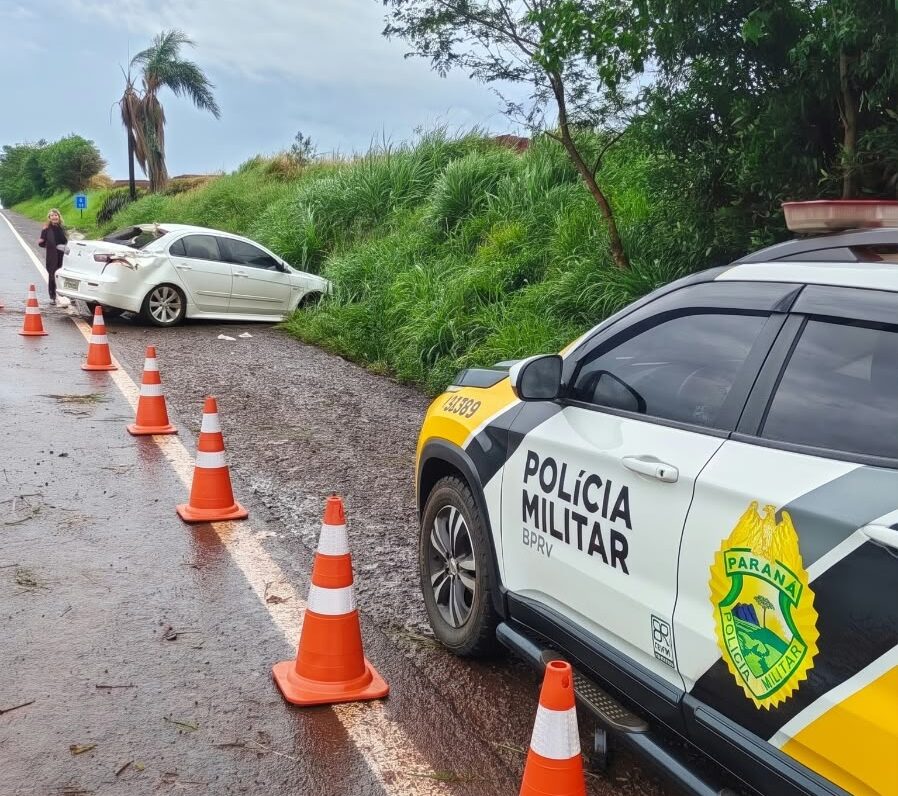 Capotamento deixa duas pessoas feridas na rodovia PR-323